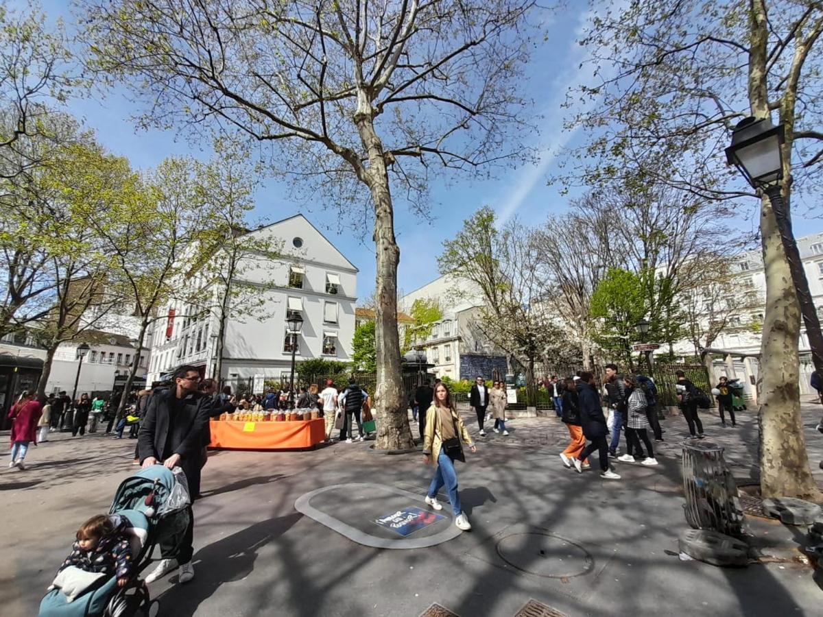 Studio Equipe Metro Abbesses A Montmartre Apartment Paris Exterior photo